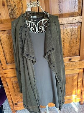Olive Embroidered Open-Front Women's Cardigan